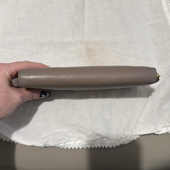 Vince Camuto leather taupe wallet - Picture 11 of 13